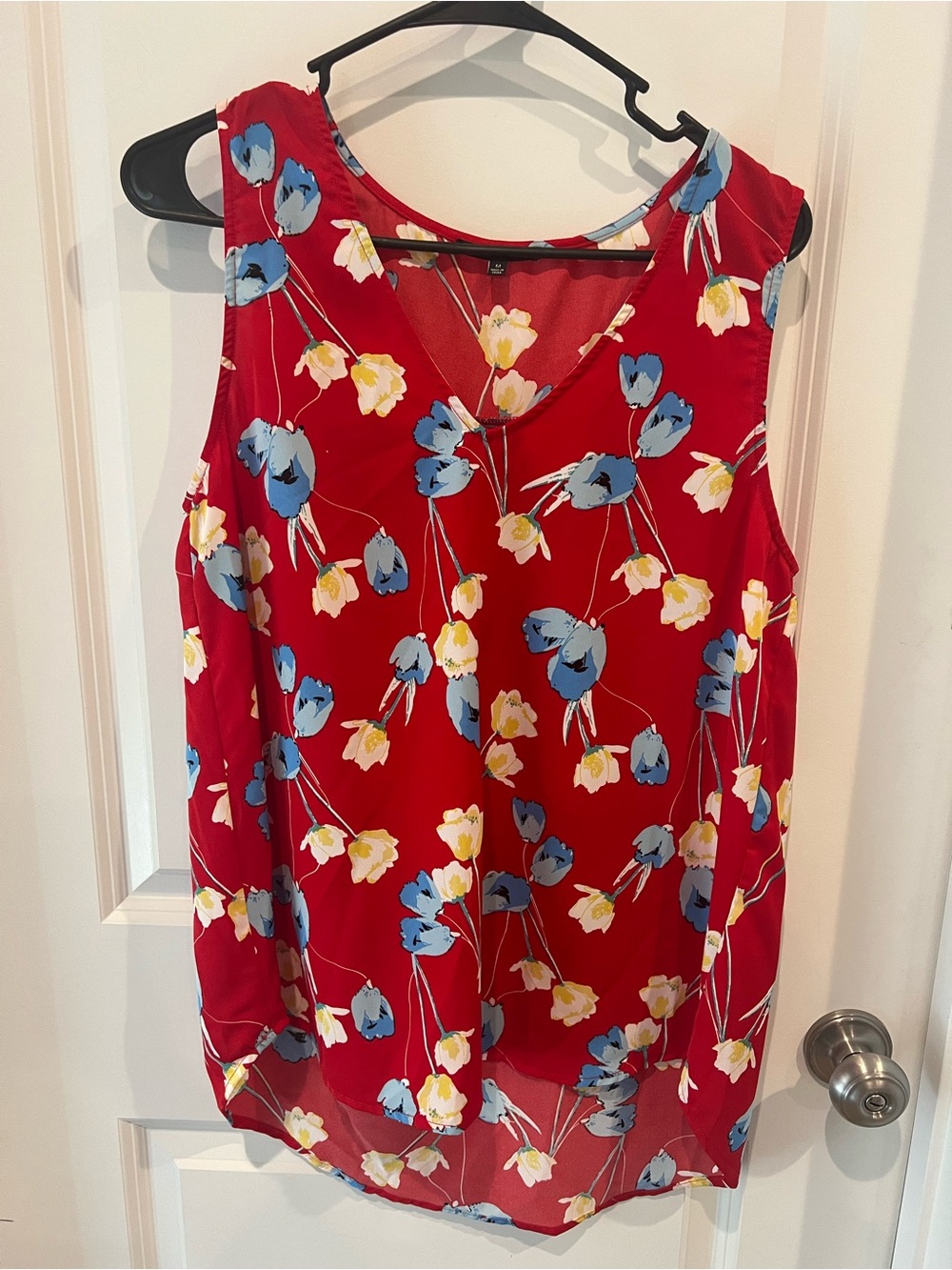Staccato Floral V-Neck Sleeveless Top with Blue and Yellow Blooms M